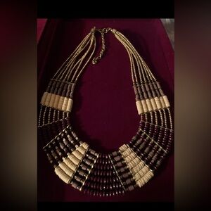 Handmade elegant Necklace. New. Silver Closure